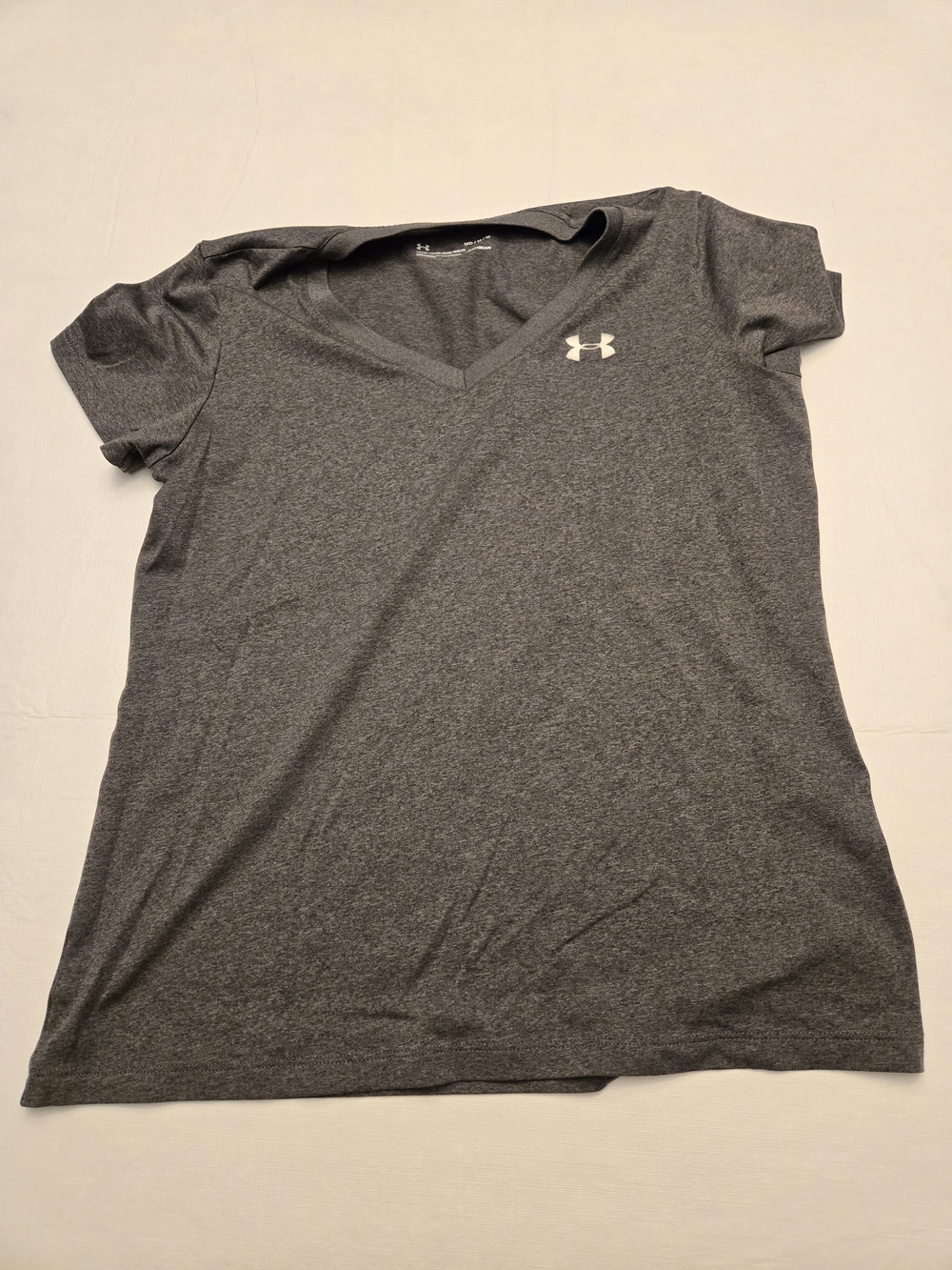 Under Armour Women’s Loose HeatGear V-Neck Performance T-shirts - Set Of 3 - Picture 9 of 12